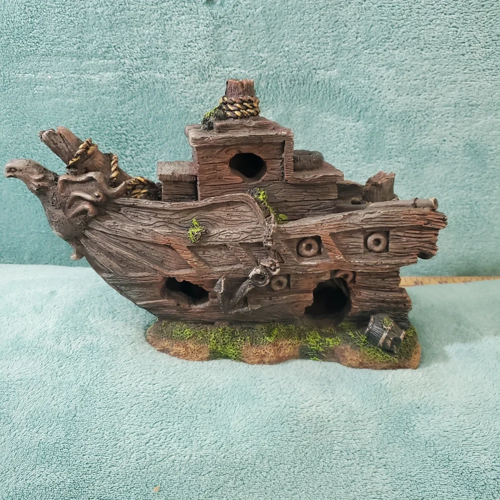 12in x 8in Half Ship Aquarium Decoration in Good Condition